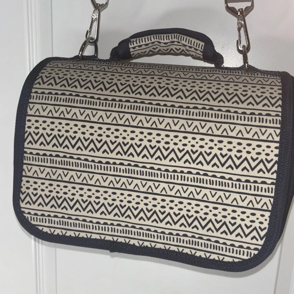 SMALL DOG OR CAT CARRIER HANDLE STRAP 11”Lx 7”W NAVY GEOMETRIC PATTERN